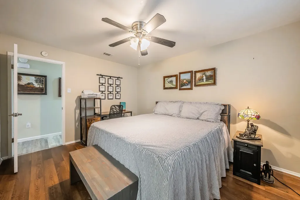 5004 Blackstone Drive River Oaks TX 76114