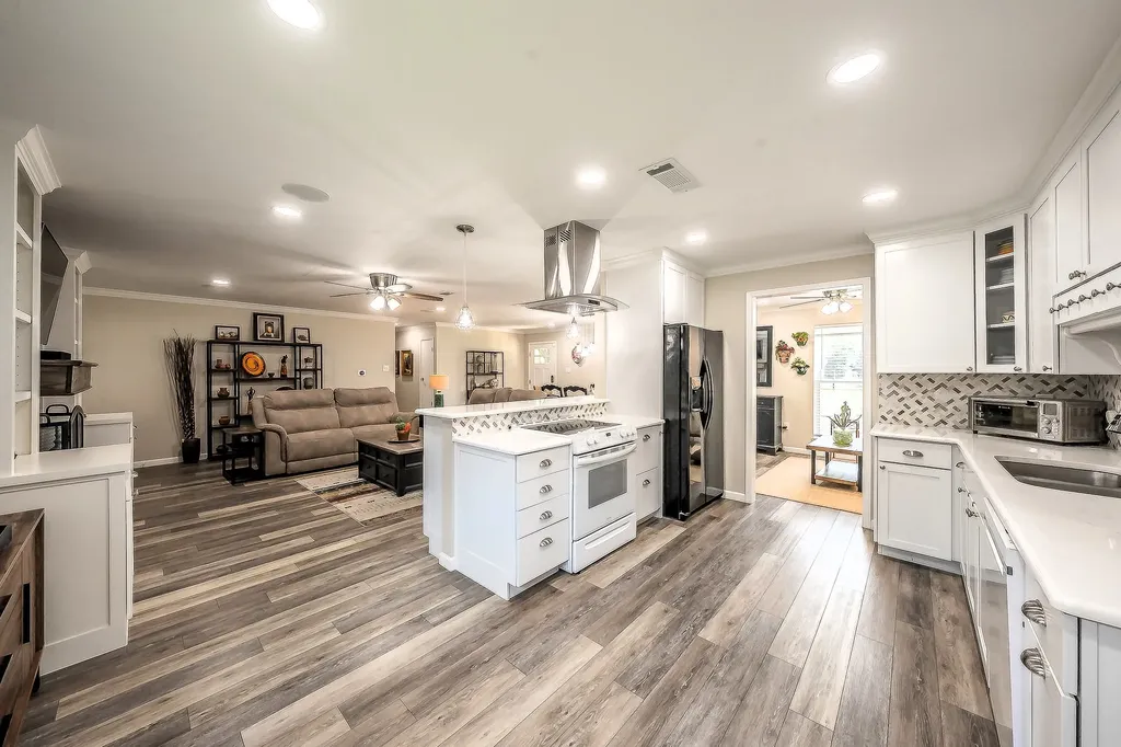 5004 Blackstone Drive River Oaks TX 76114