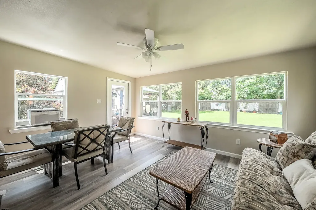 5004 Blackstone Drive River Oaks TX 76114