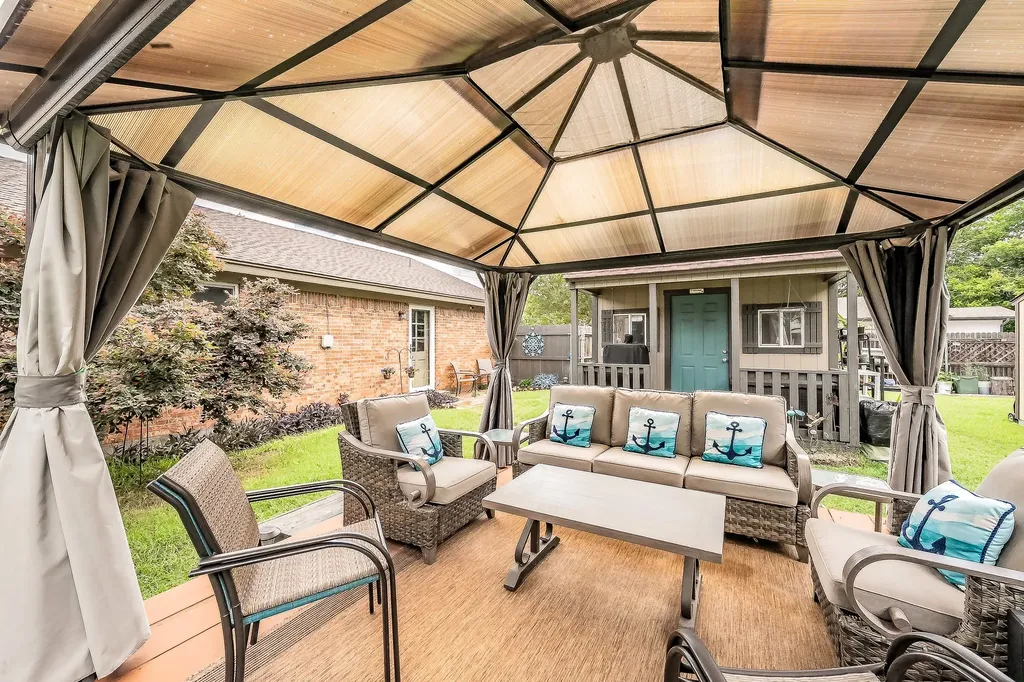 5004 Blackstone Drive River Oaks TX 76114
