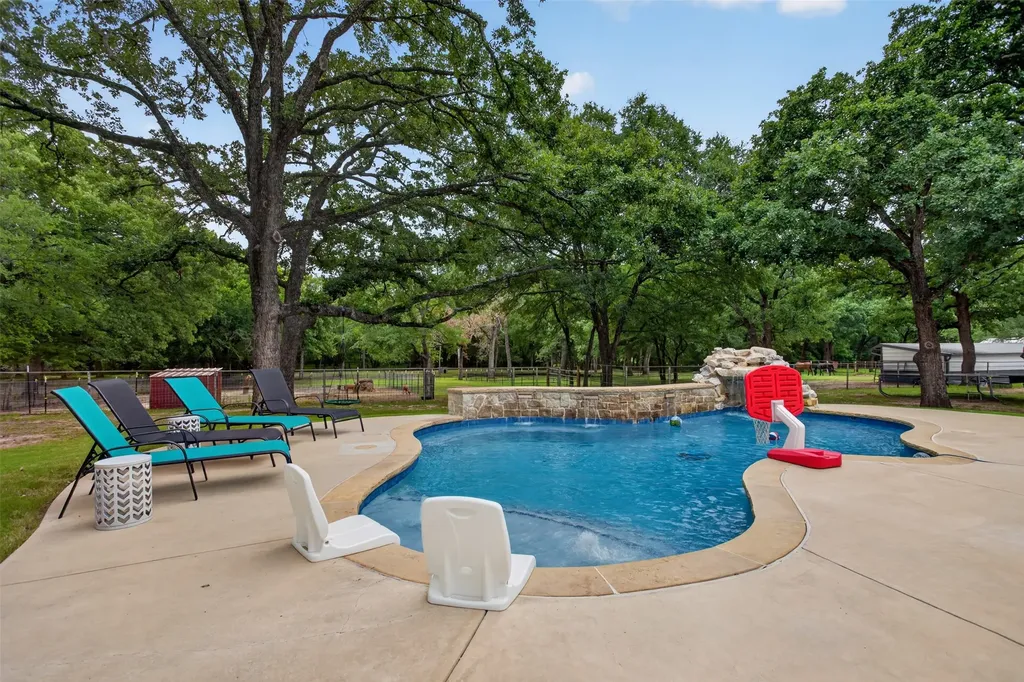 9681 County Road 4091 Scurry TX 75158