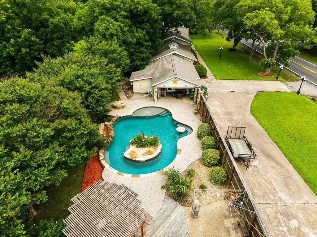 110 W Crockett Street Wolfe City TX 75496