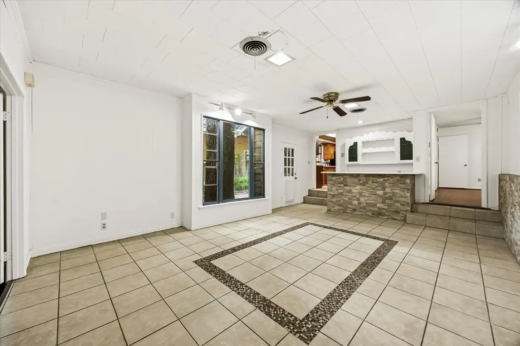110 W Crockett Street Wolfe City TX 75496
