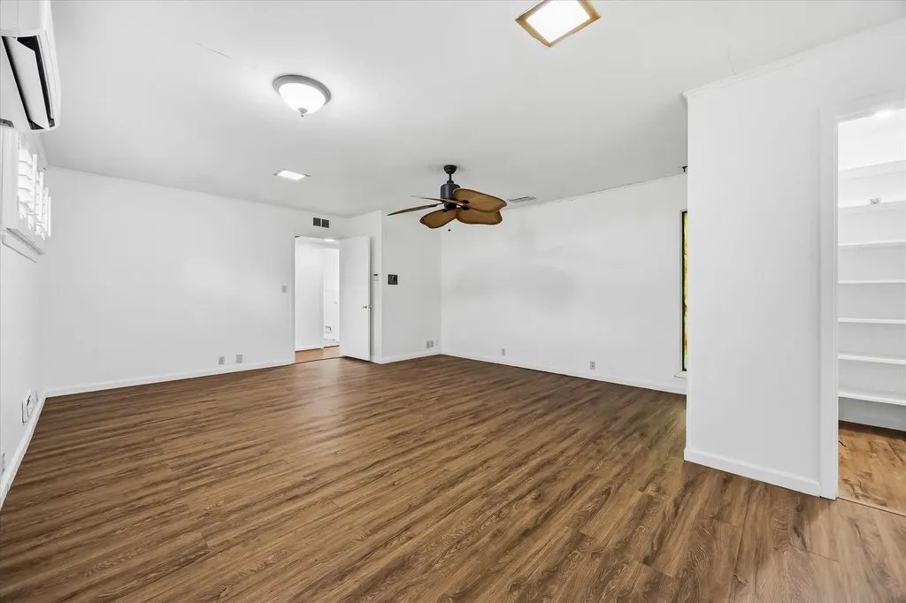 110 W Crockett Street Wolfe City TX 75496