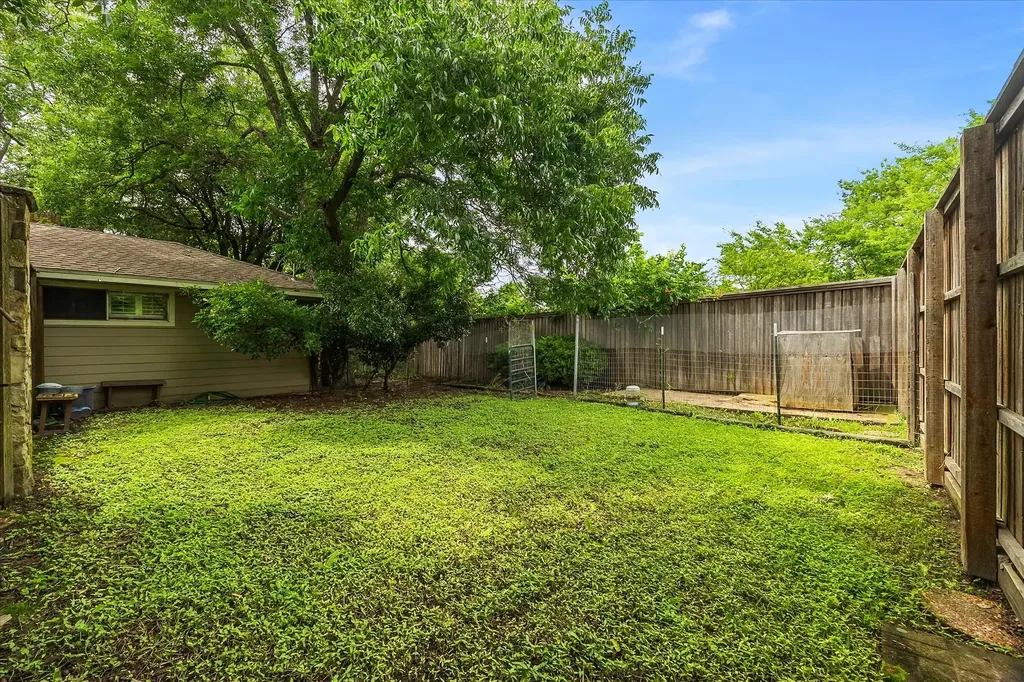 110 W Crockett Street Wolfe City TX 75496