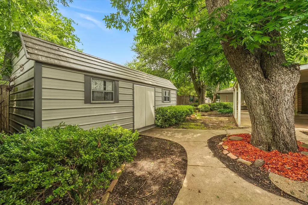 110 W Crockett Street Wolfe City TX 75496