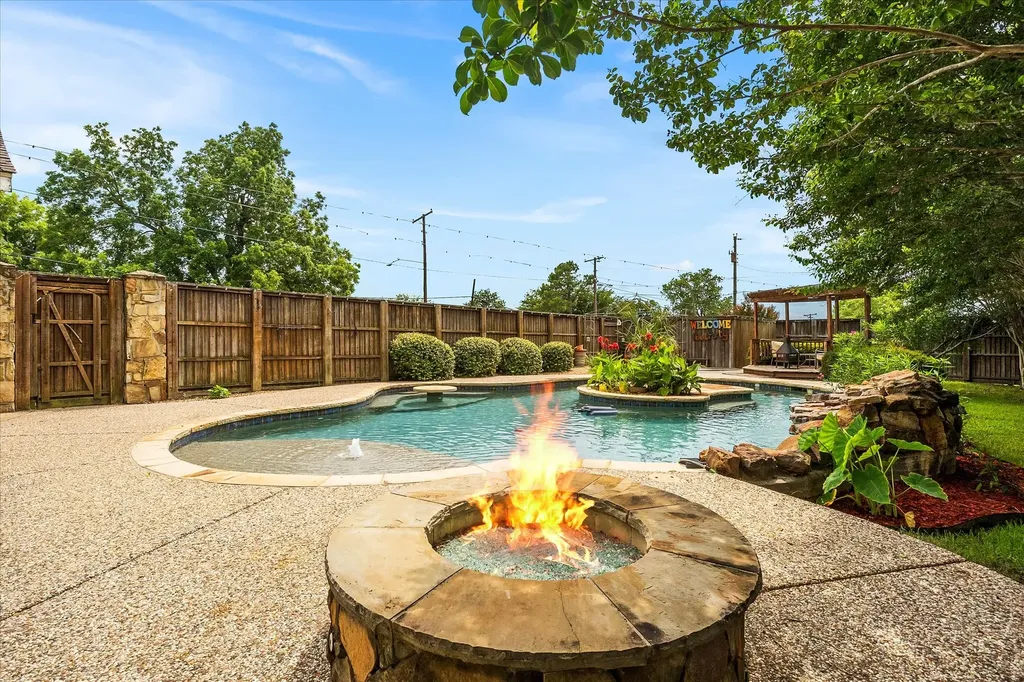 110 W Crockett Street Wolfe City TX 75496