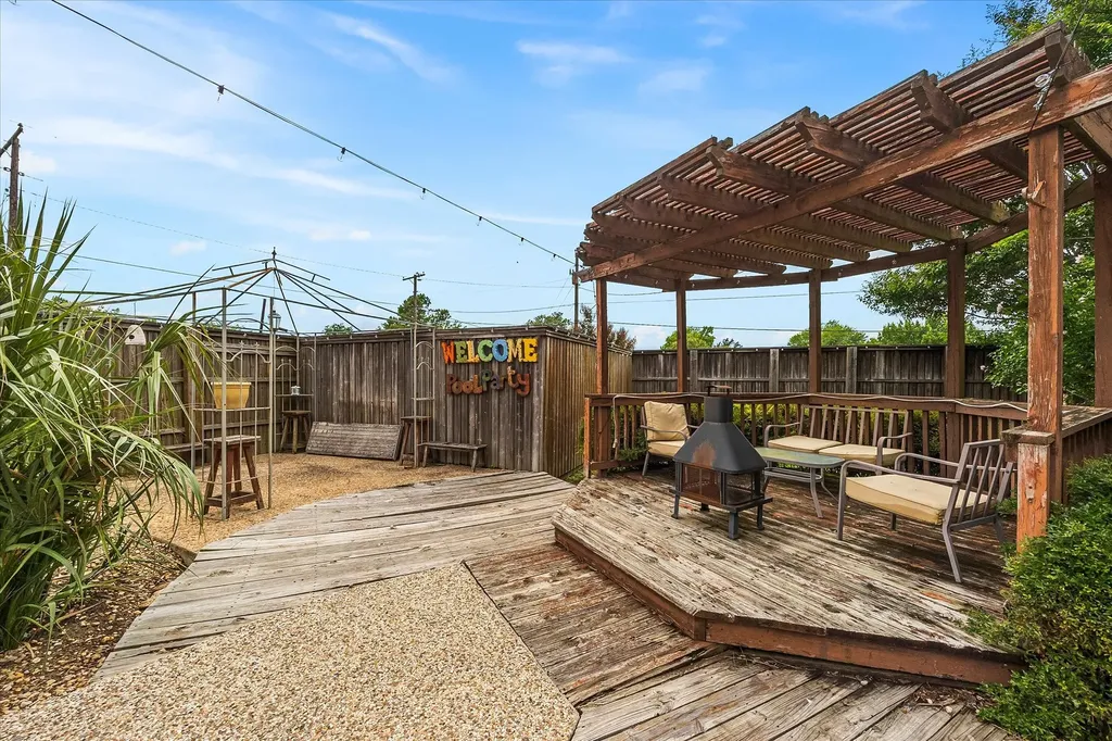 110 W Crockett Street Wolfe City TX 75496