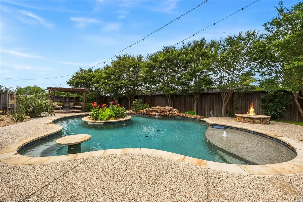 110 W Crockett Street Wolfe City TX 75496