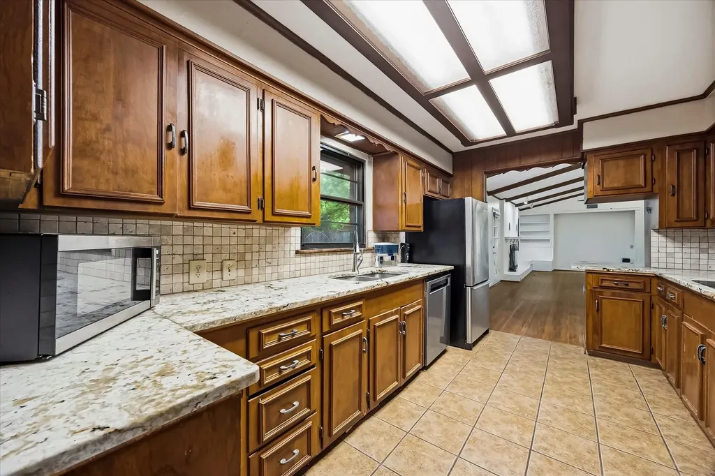 110 W Crockett Street Wolfe City TX 75496