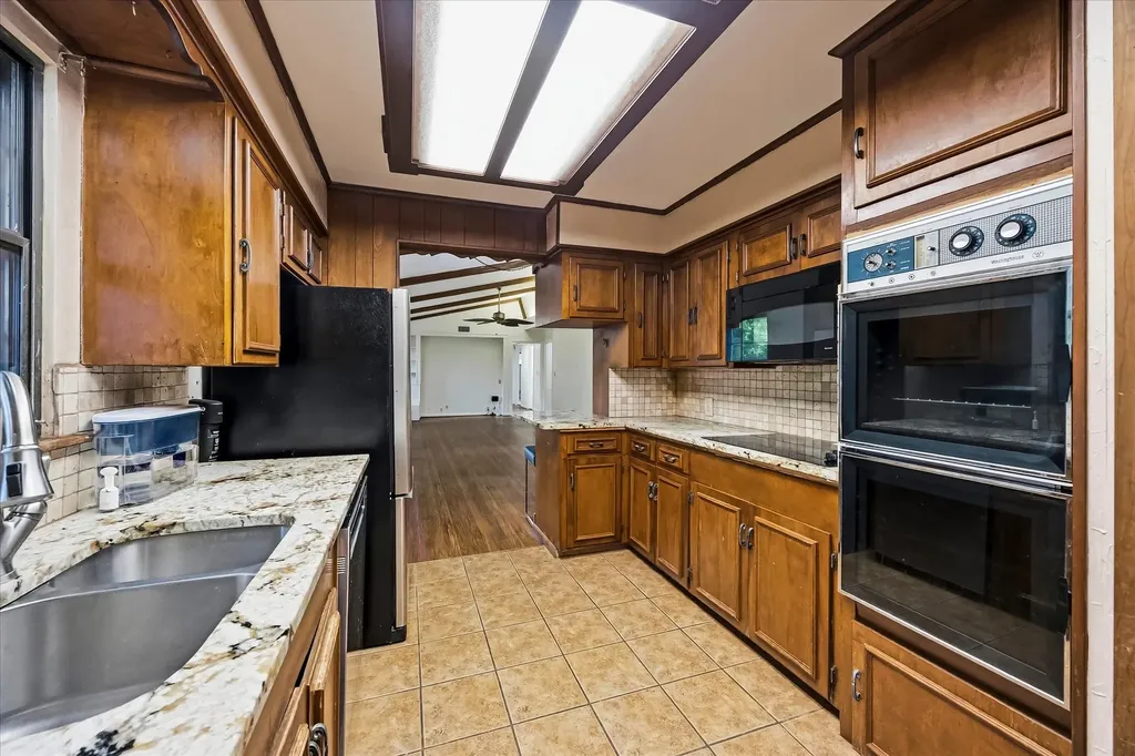 110 W Crockett Street Wolfe City TX 75496