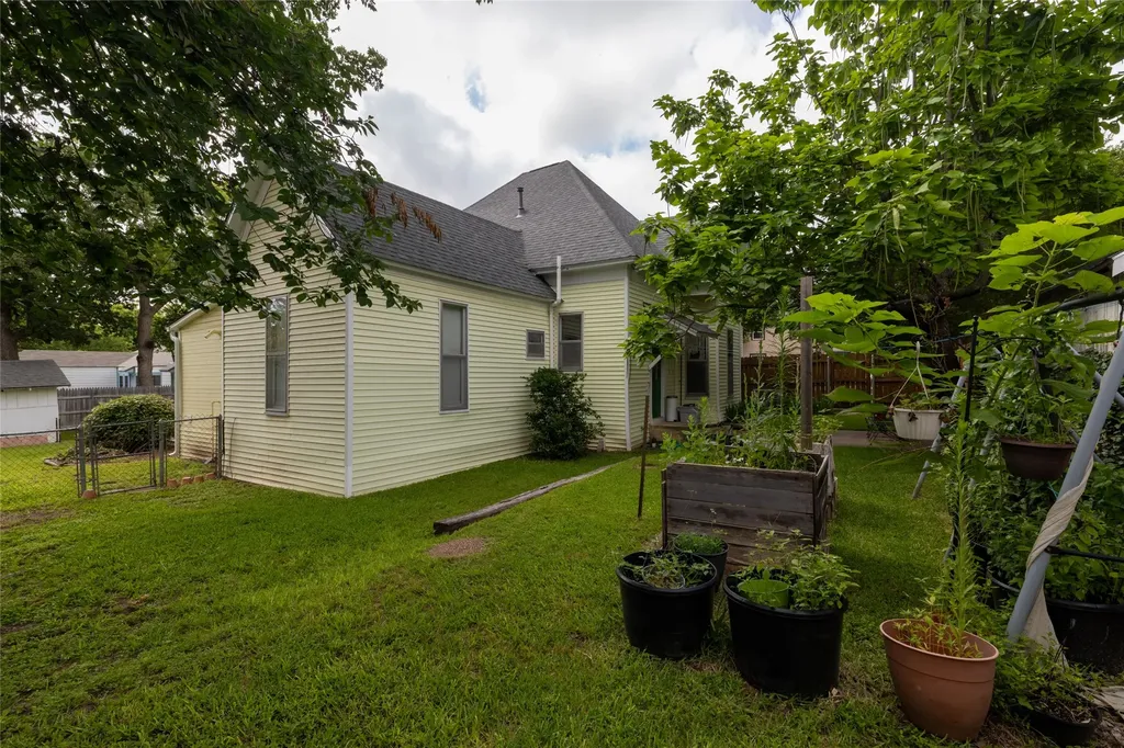 412 W Josephine Street Weatherford TX 76086