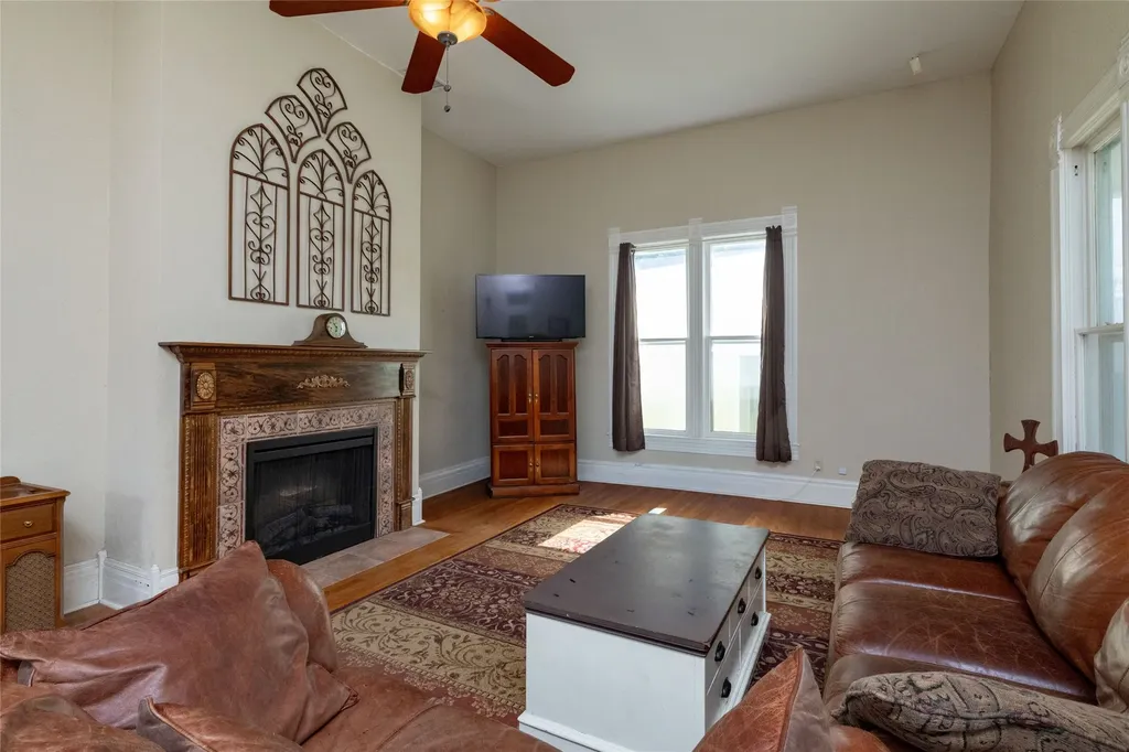 412 W Josephine Street Weatherford TX 76086