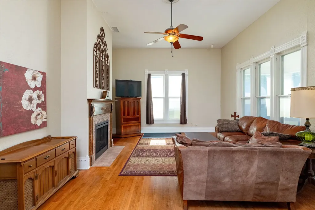 412 W Josephine Street Weatherford TX 76086
