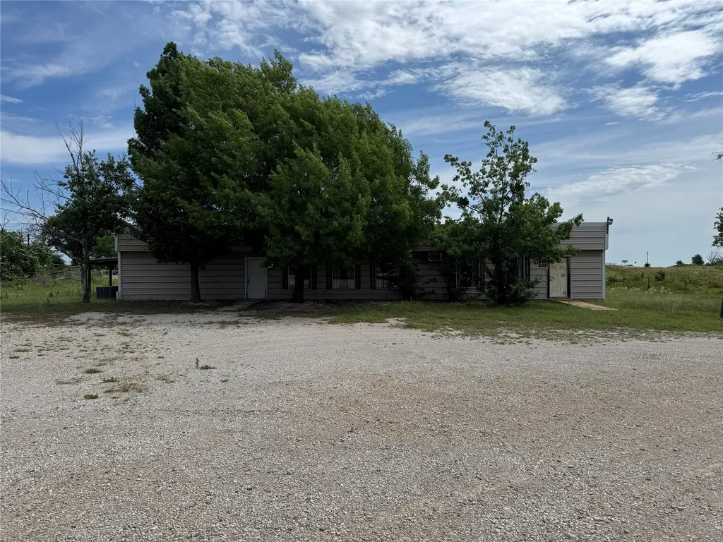102 N 6 Highway Carbon TX 76435