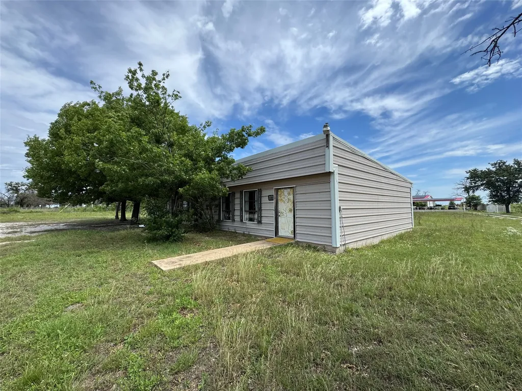 102 N 6 Highway Carbon TX 76435