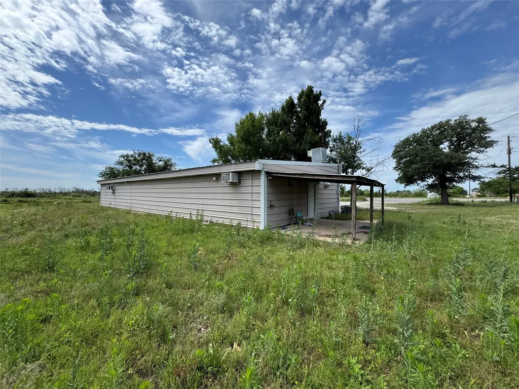 102 N 6 Highway Carbon TX 76435