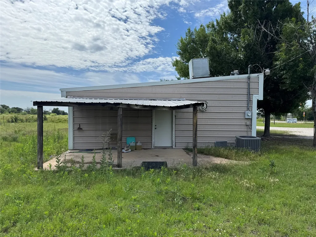 102 N 6 Highway Carbon TX 76435