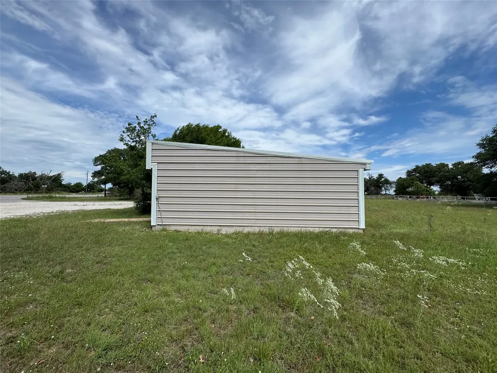 102 N 6 Highway Carbon TX 76435