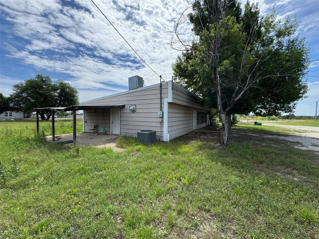 102 N 6 Highway Carbon TX 76435