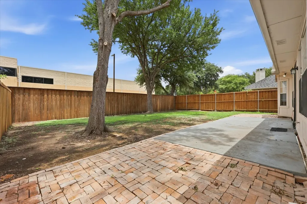 105 Dorsett Drive Irving TX 75063