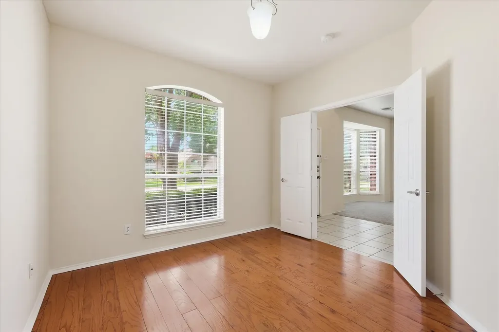 105 Dorsett Drive Irving TX 75063