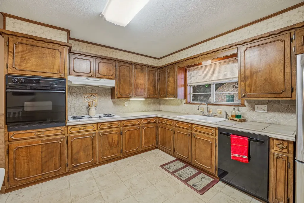1335 N Lydia Street Stephenville TX 76401