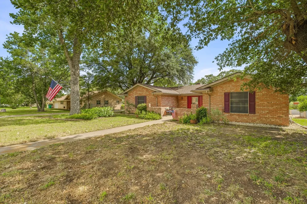 1335 N Lydia Street Stephenville TX 76401