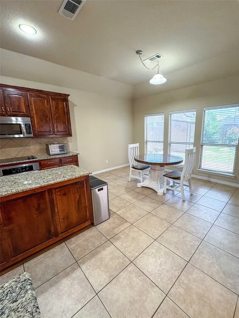 754 Peach Lane Burleson TX 76028