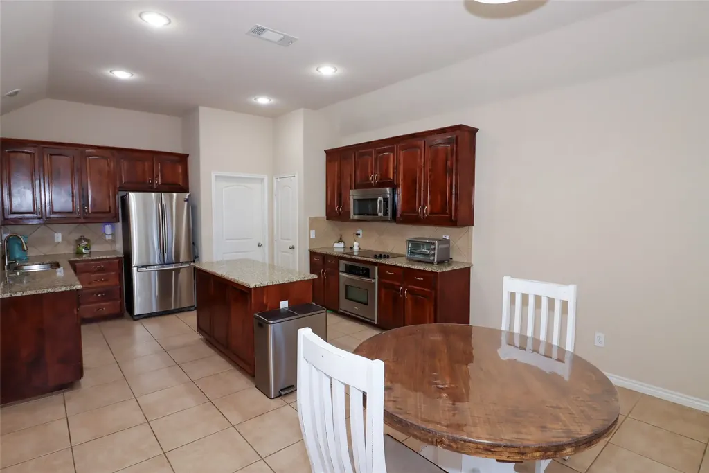 754 Peach Lane Burleson TX 76028