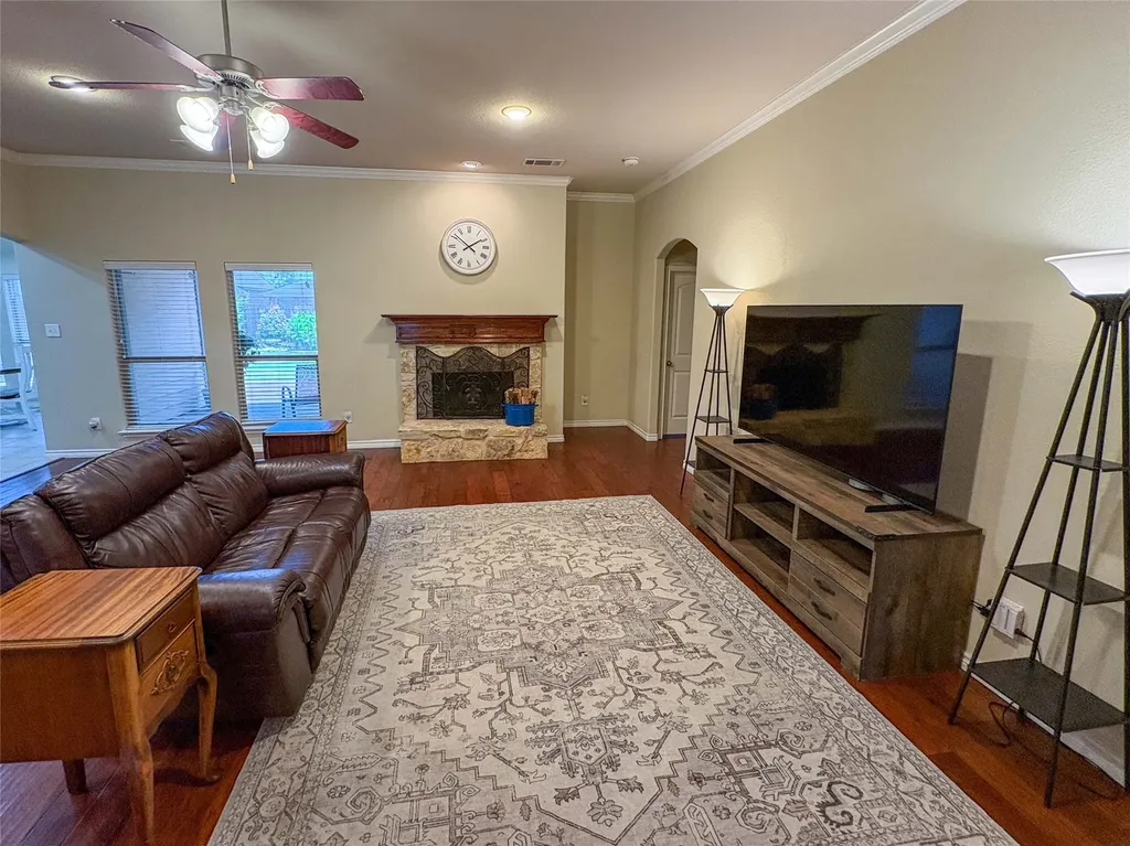 754 Peach Lane Burleson TX 76028