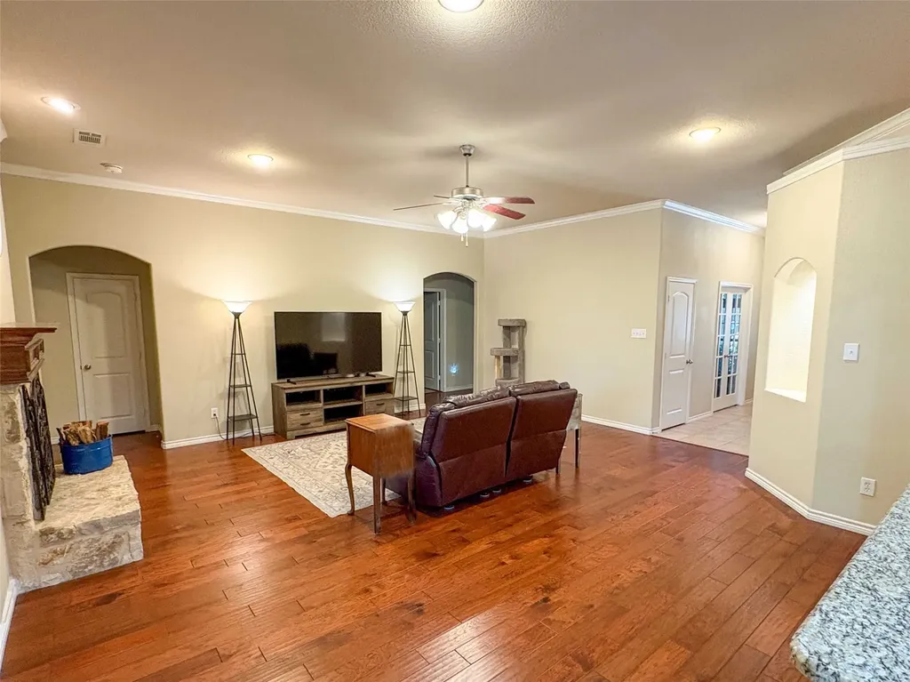 754 Peach Lane Burleson TX 76028