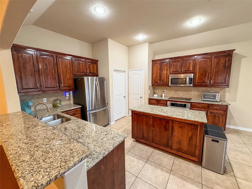 754 Peach Lane Burleson TX 76028