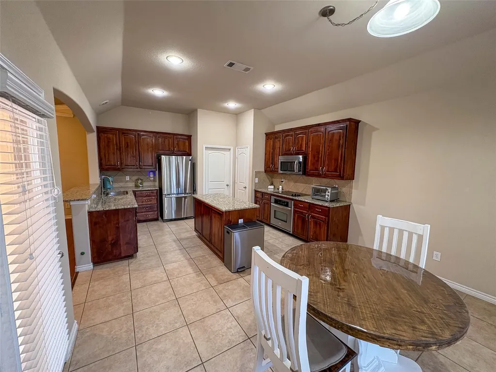 754 Peach Lane Burleson TX 76028