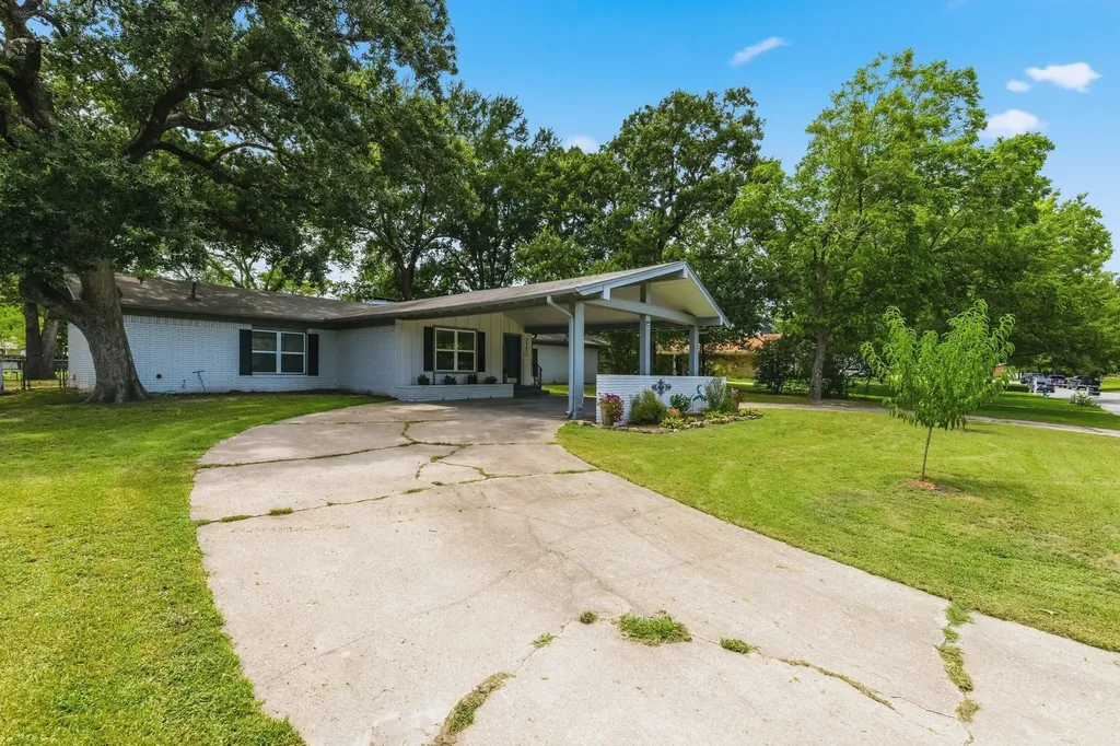 3007 Tanglewood Drive Commerce TX 75428