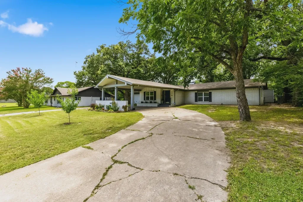 3007 Tanglewood Drive Commerce TX 75428