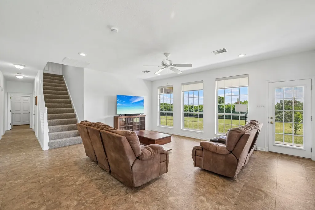 346 SE County Road 0090 Powell TX 75153