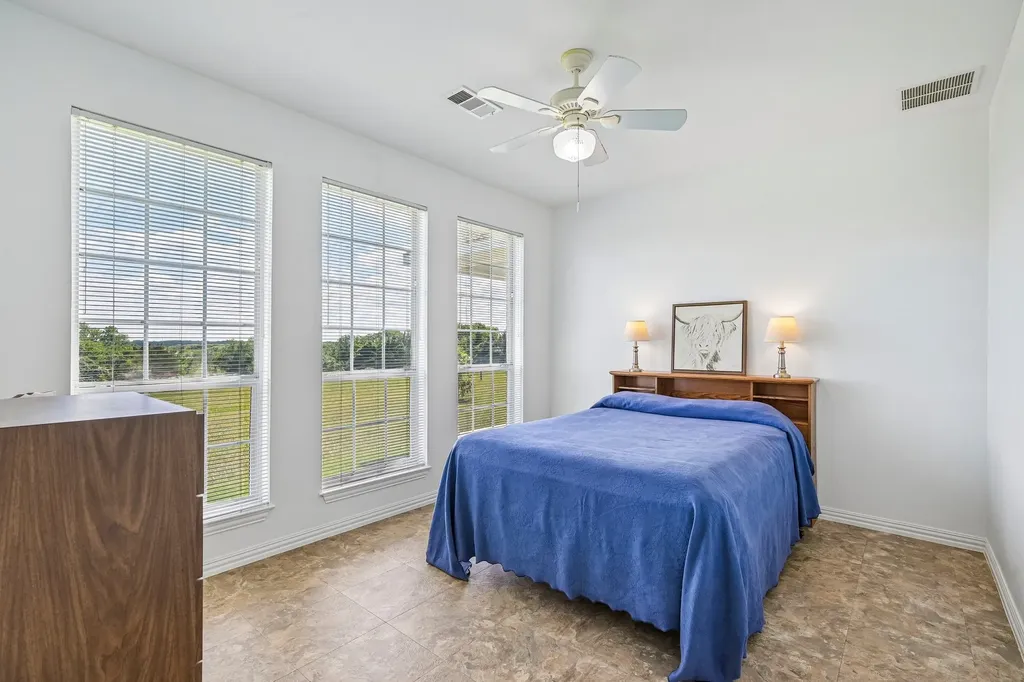 346 SE County Road 0090 Powell TX 75153