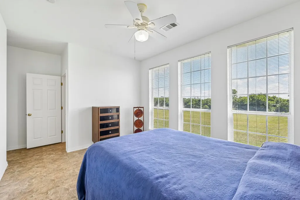 346 SE County Road 0090 Powell TX 75153