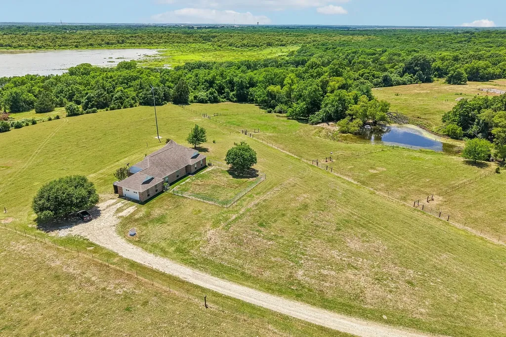 346 SE County Road 0090 Powell TX 75153