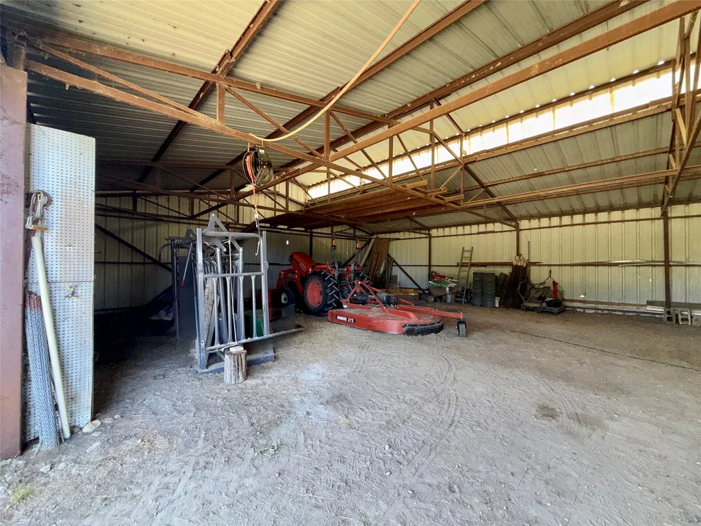 346 SE County Road 0090 Powell TX 75153