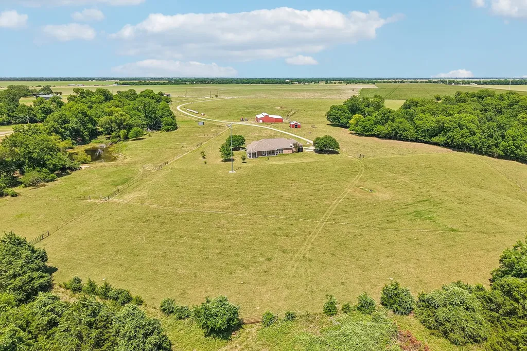 346 SE County Road 0090 Powell TX 75153