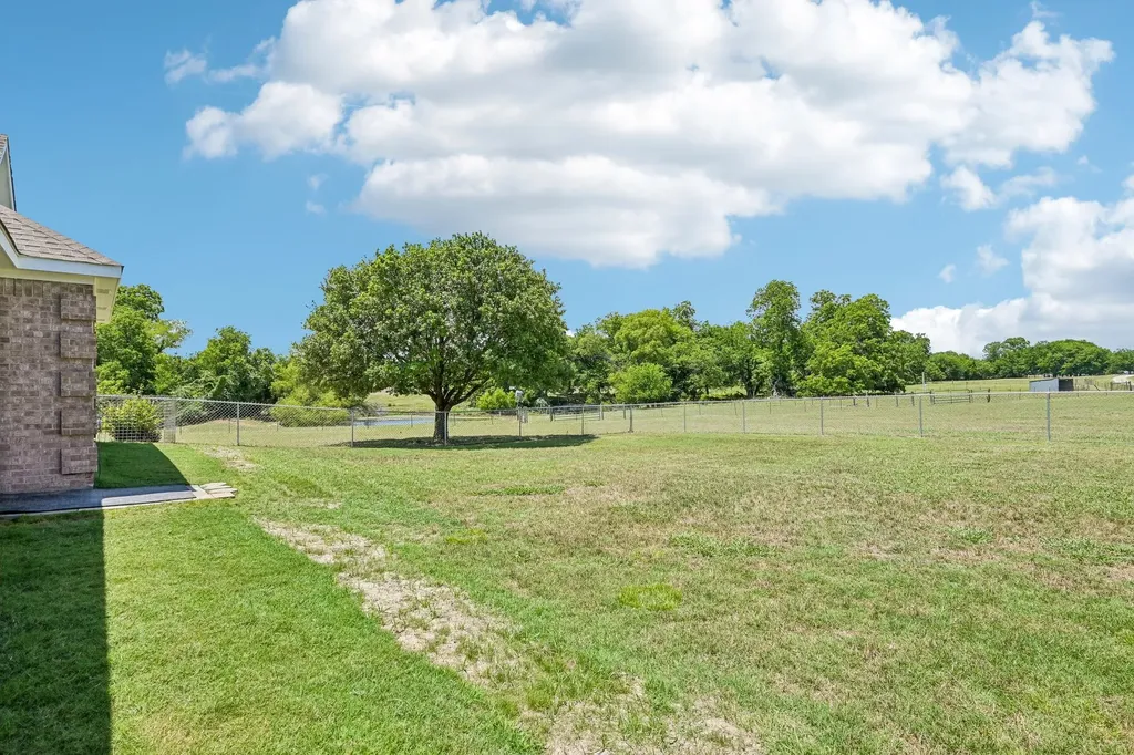 346 SE County Road 0090 Powell TX 75153
