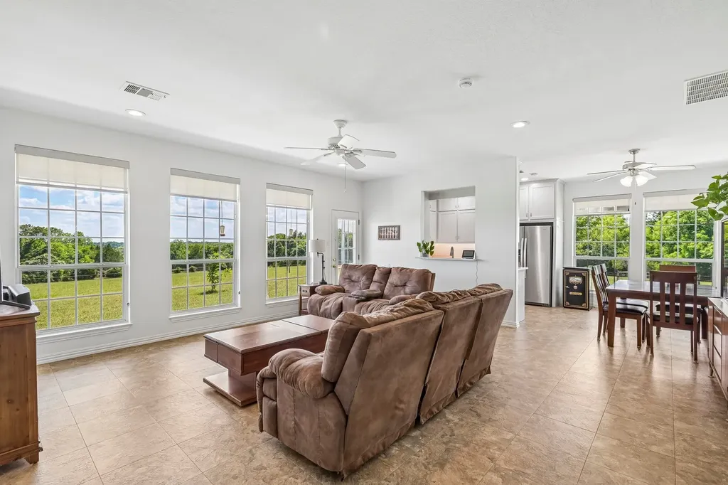 346 SE County Road 0090 Powell TX 75153