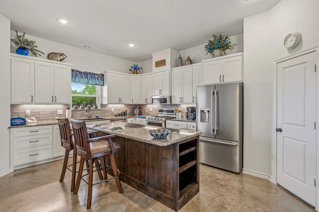 4305 Skyline Drive Bluff Dale TX 76433