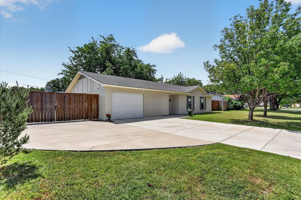 6200 Lalagray Lane Watauga TX 76148
