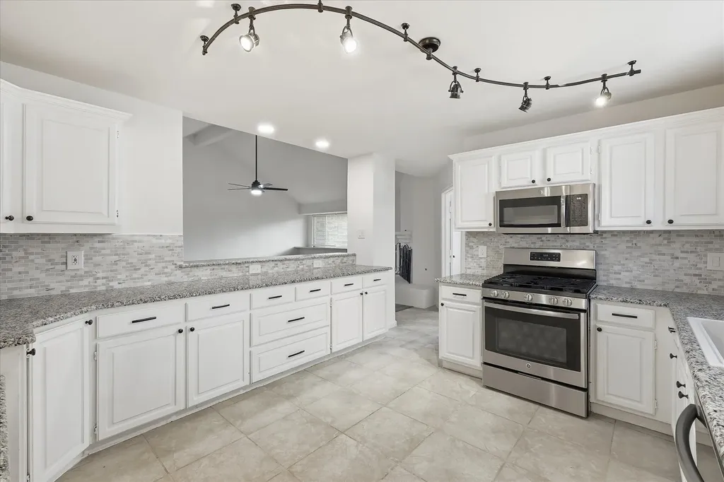 1824 Chatham Drive Flower Mound TX 75028