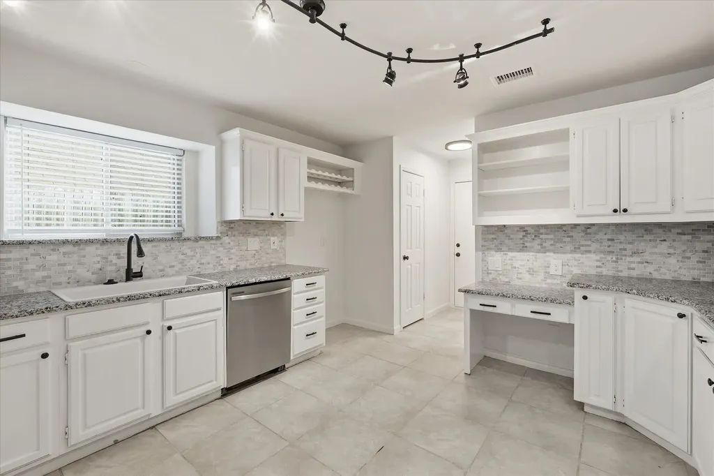 1824 Chatham Drive Flower Mound TX 75028