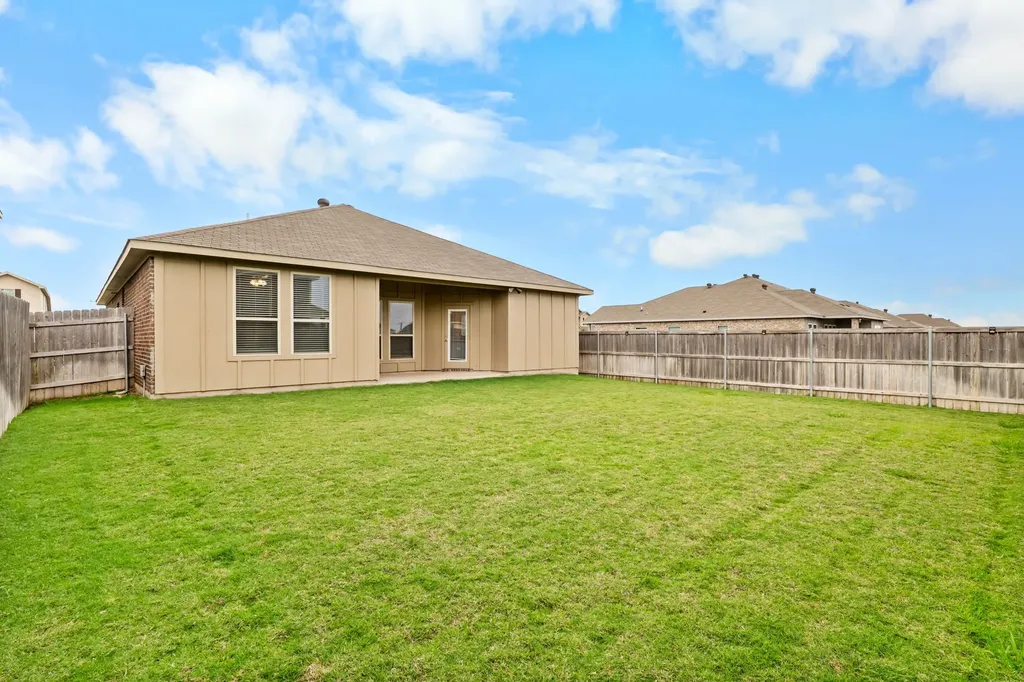 11233 Solar Street Waco TX 76655