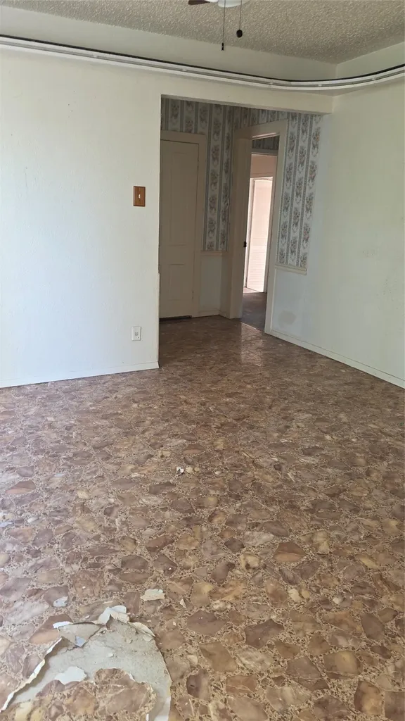 313 N Pearl Street Trenton TX 75490